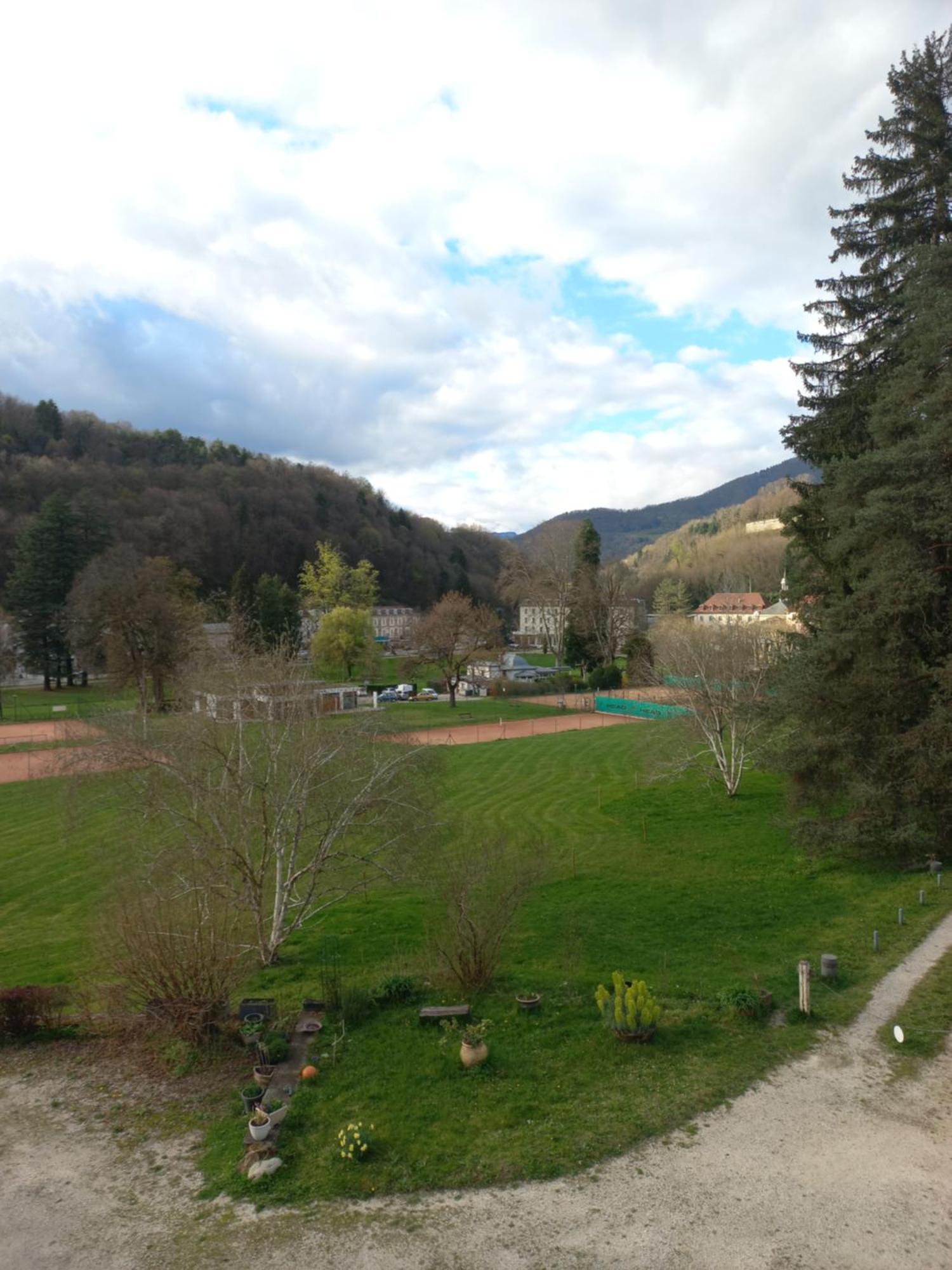 Residence Du Parc Saint-Martin-dʼUriage Exteriör bild