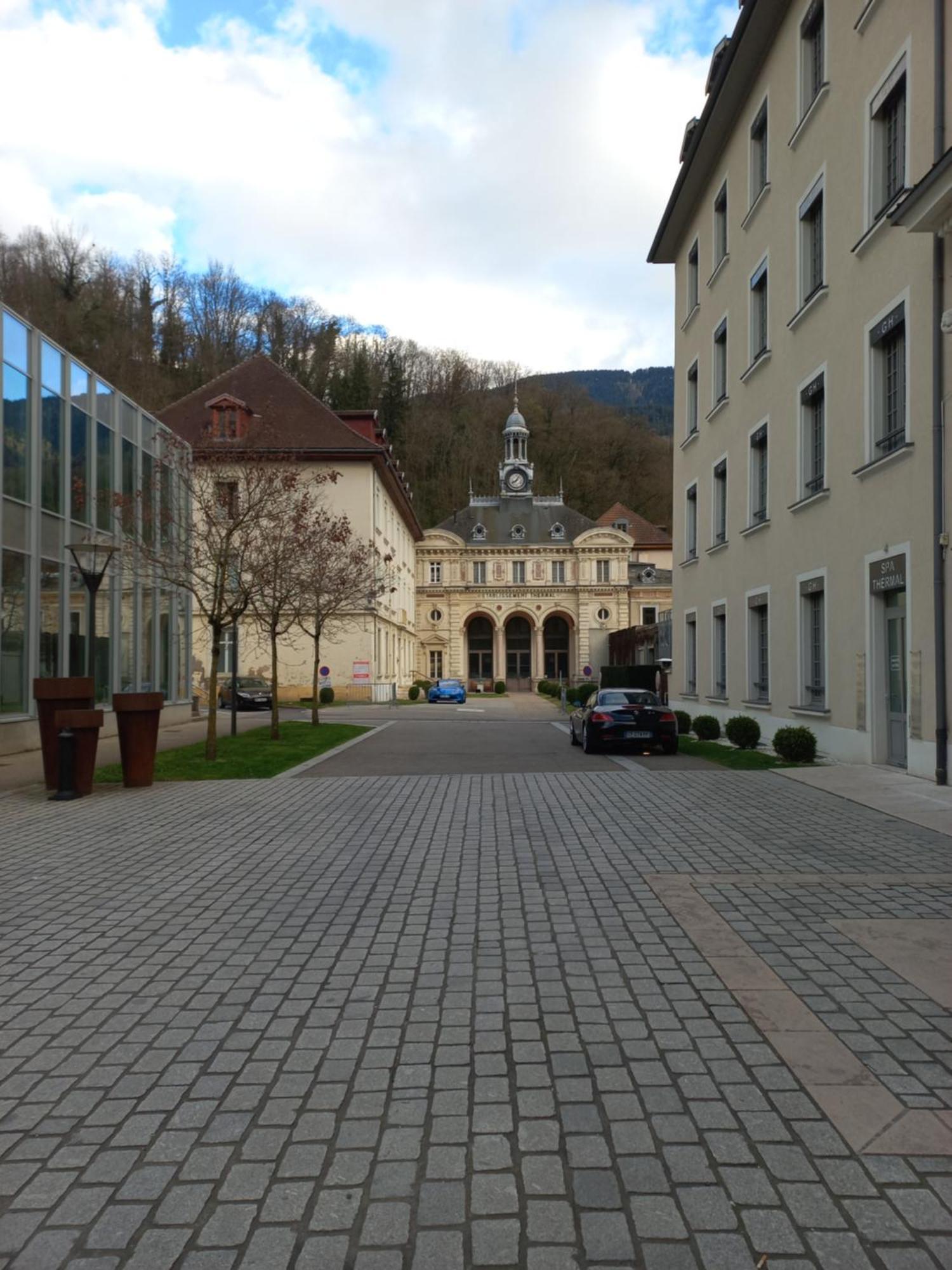Residence Du Parc Saint-Martin-dʼUriage Exteriör bild