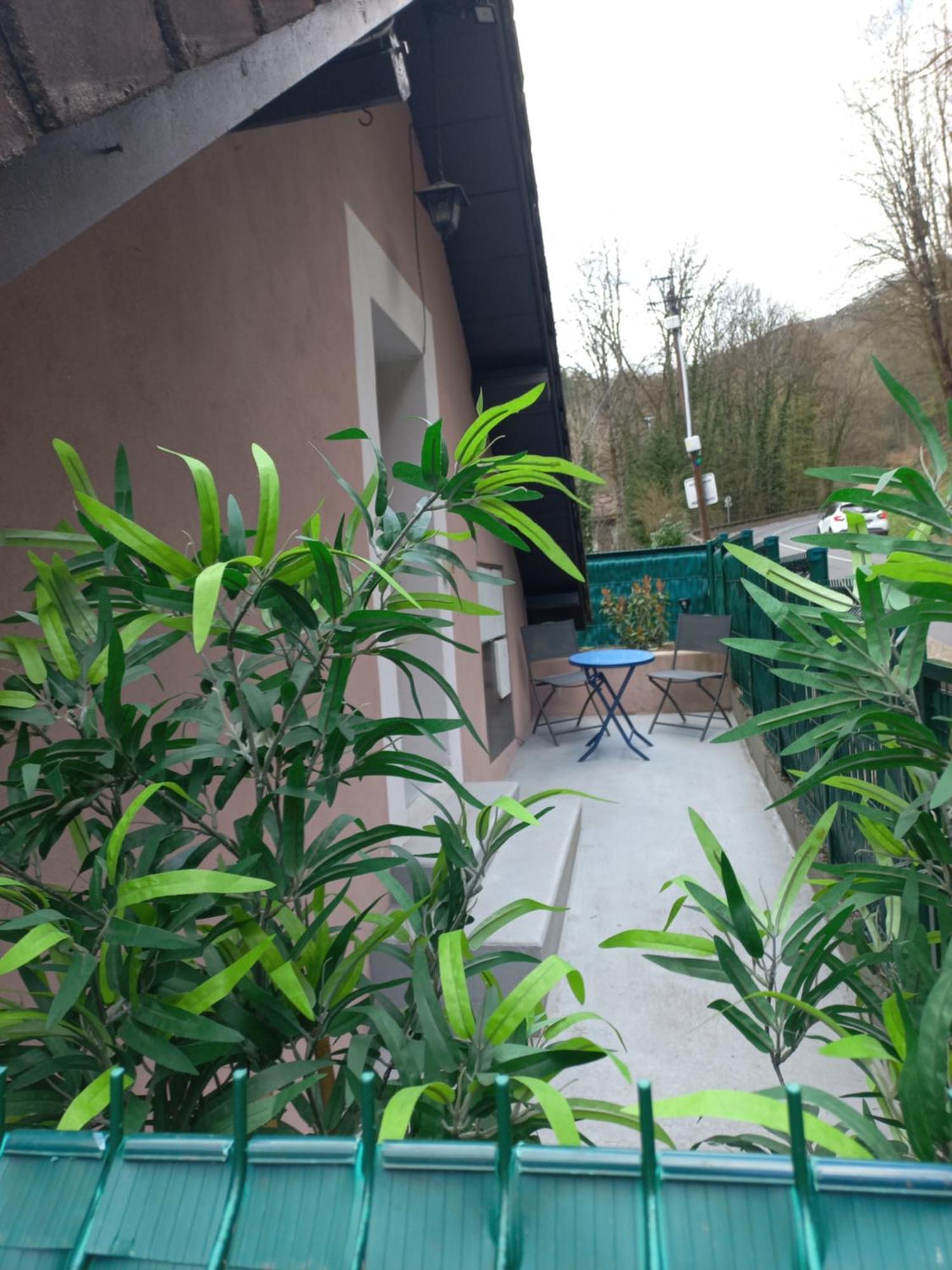 Residence Du Parc Saint-Martin-dʼUriage Exteriör bild
