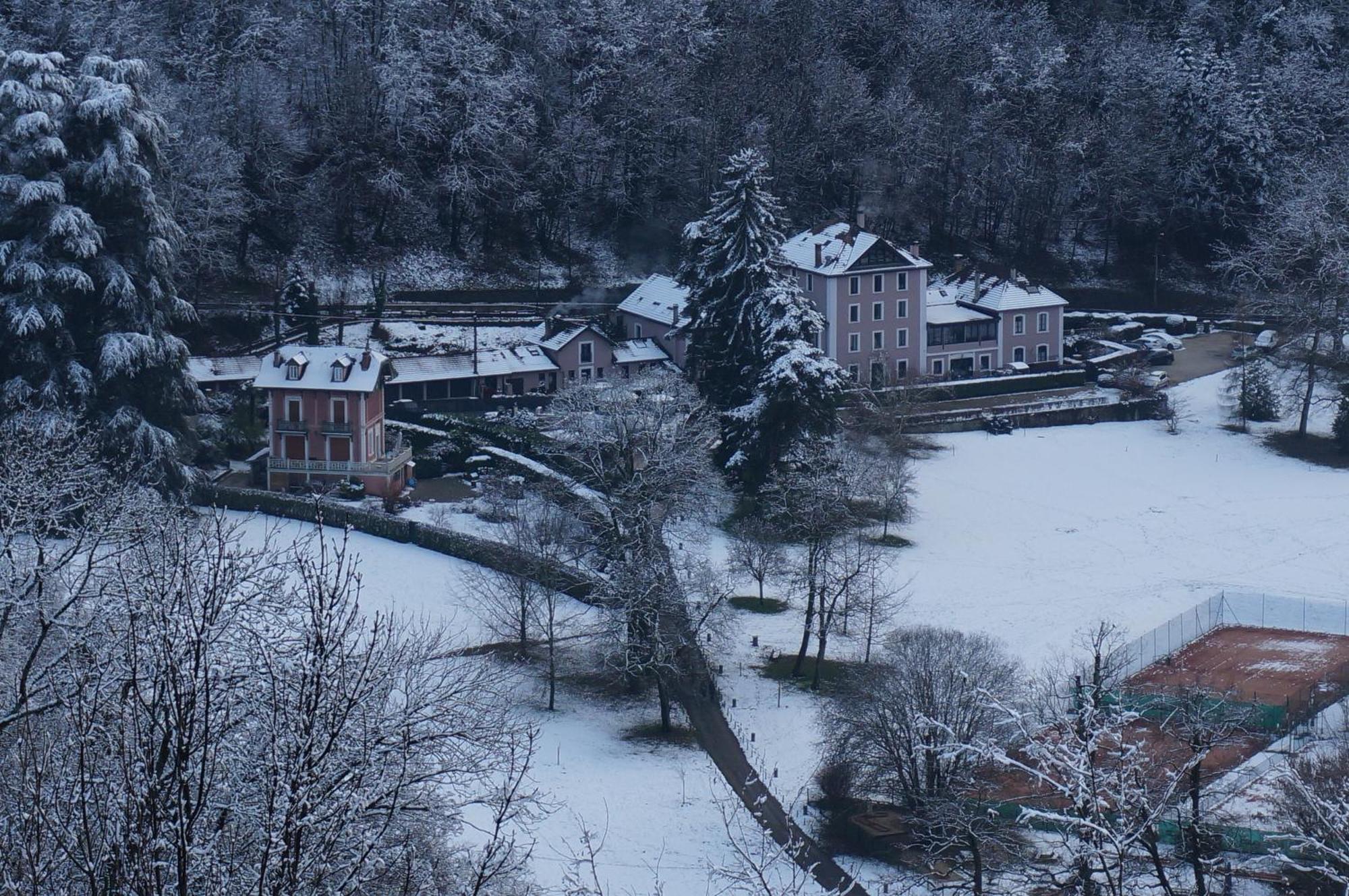Residence Du Parc Saint-Martin-dʼUriage Exteriör bild